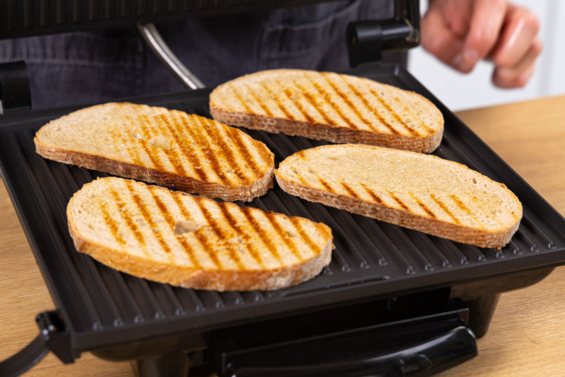 Brot grillen