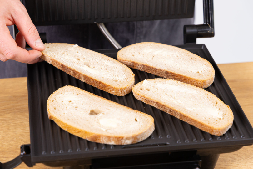 Brot grillen