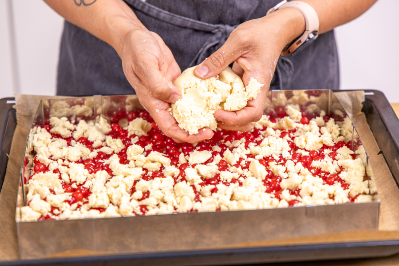 Streusel verteilen