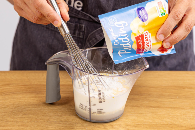 Puddingpulver anrühren