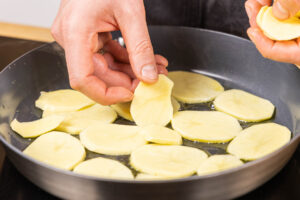 Kartoffelscheiben anbraten