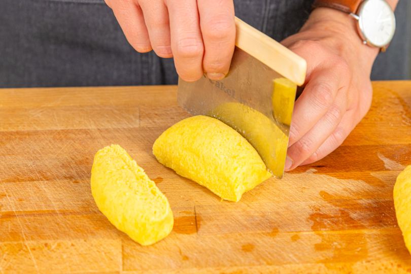 Kartoffelmasse portionieren