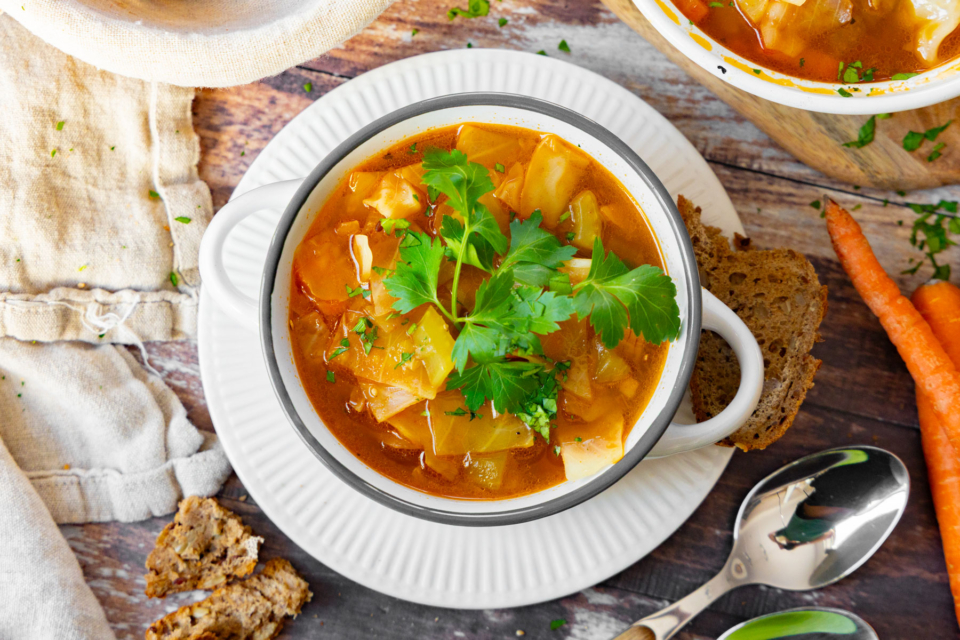 Kohlsuppe zum Abnehmen: das leichte Diät-Rezept