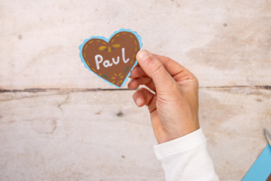 Lebkuchenherz aus Tonpapier mit Name