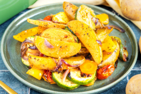 Ofenkartoffeln mit Gemüse nah