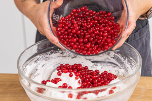 Johannisbeeren dazugeben