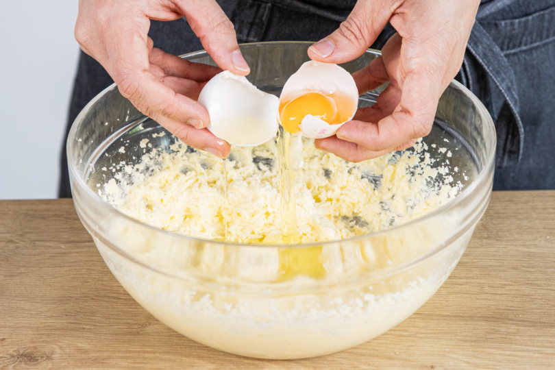Eier dazugeben