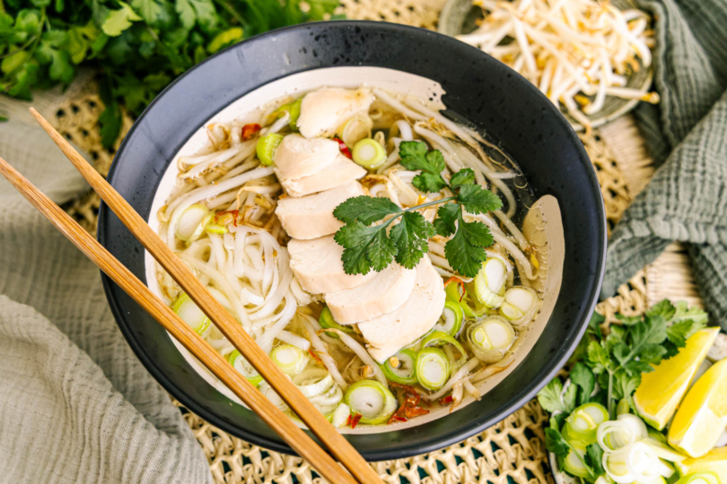 Pho Ga - vietnamesische Reisnudelsuppe