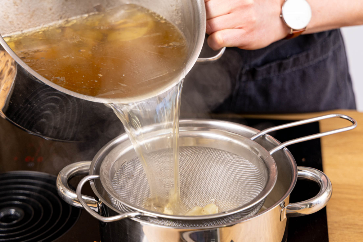 Pho Ga: Vietnamesische Reisnudelsuppe mit Hähnchen