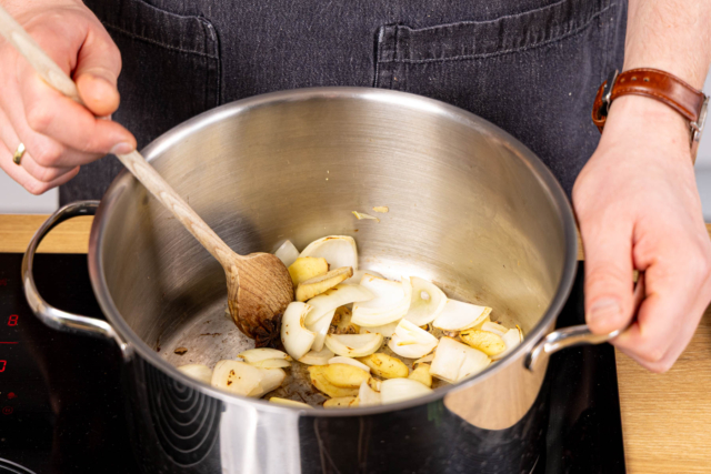 Pho Ga: Vietnamesische Reisnudelsuppe mit Hähnchen