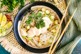 Pho Ga - vietnamesische Reisnudelsuppe