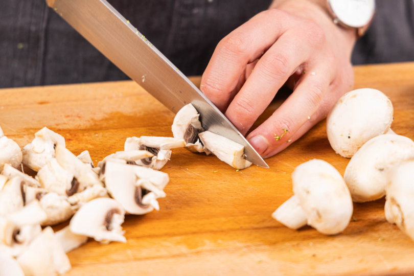 Champignons schneiden