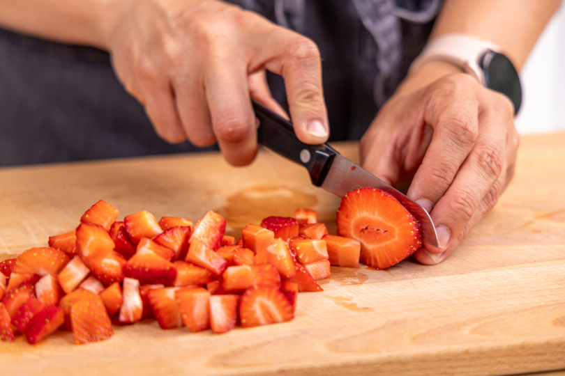 Erdbeeren klein schneiden