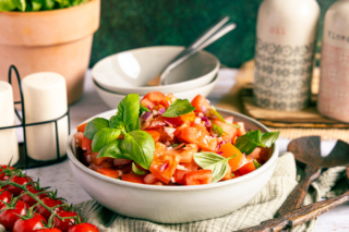 Tomatensalat mit Zwiebel