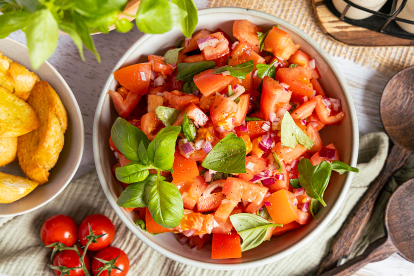 Tomatensalat mit Zwiebel