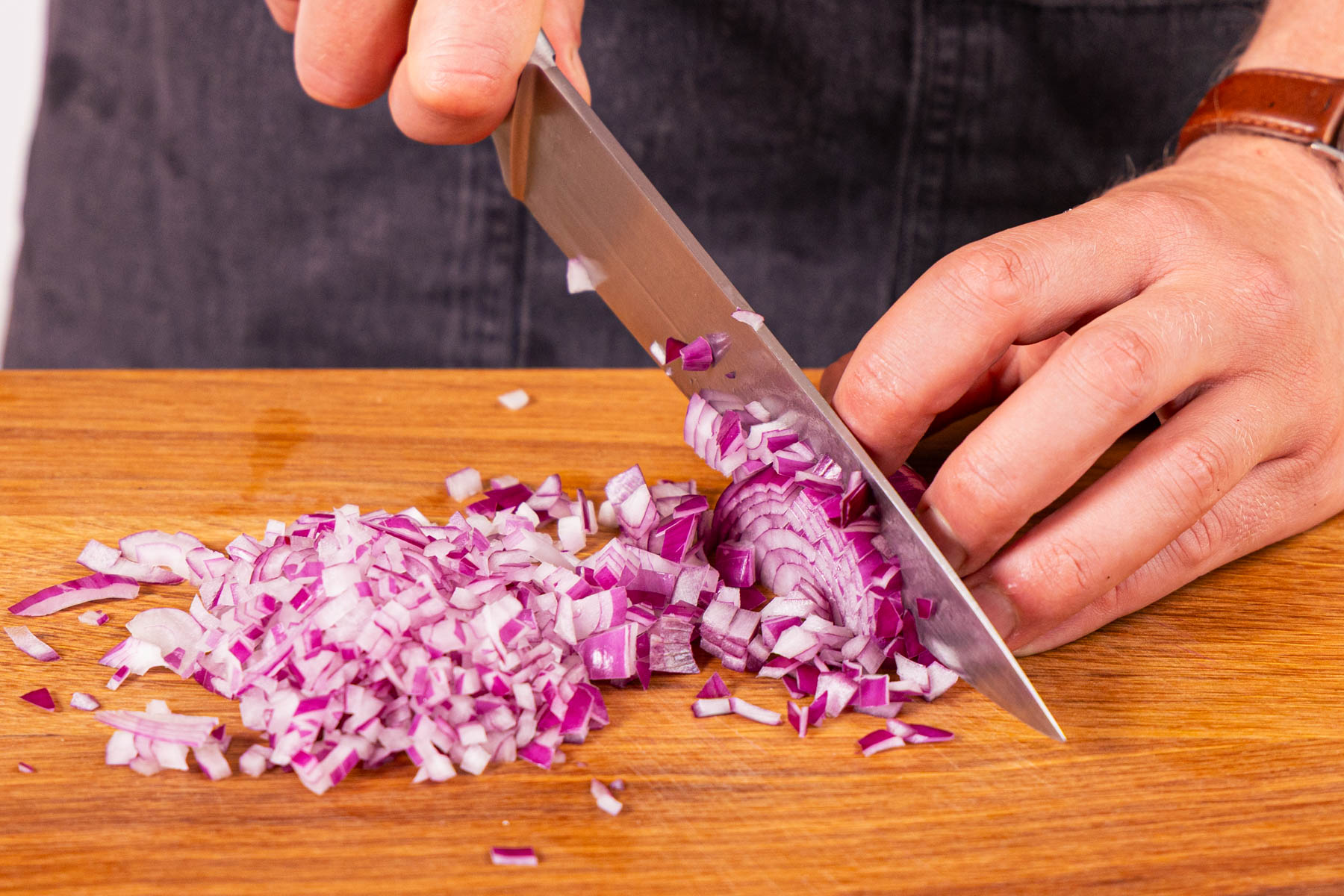 Tomatensalat mit Zwiebel: schnell & einfach Tomatensalat mit Zwiebel: schnell & einfach