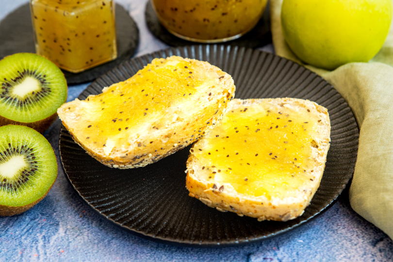 Apfel-Kiwi Marmelade Brötchen