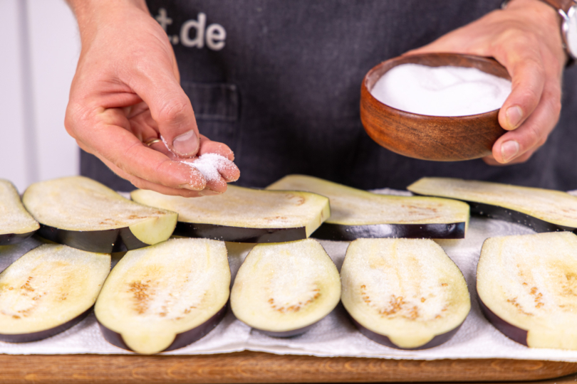 Aubergine salzen