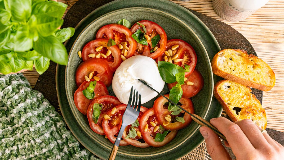 Burrata mit Tomate & Basilikum in 10 Minuten