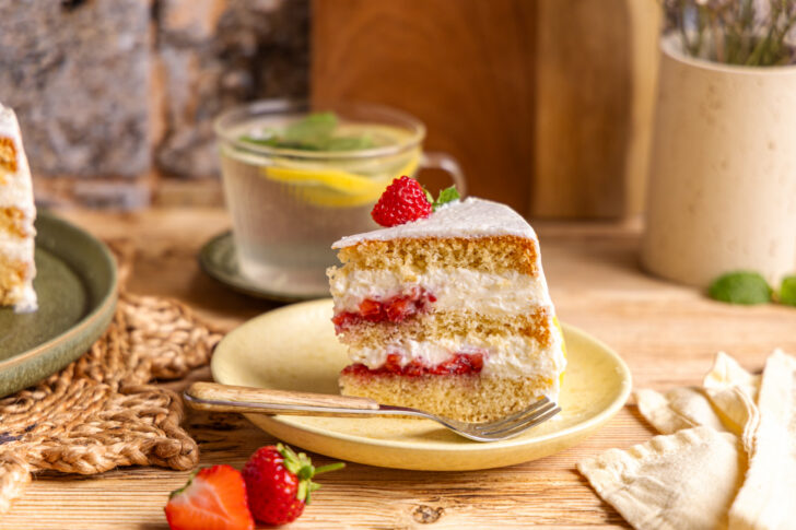 Erdbeer-Zitronen-Torte mit Cremefüllung