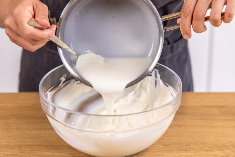 Gelatine-Masse dazugeben