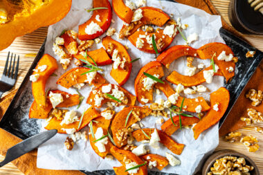 Gebackener Ofenkürbis mit Feta und Honig