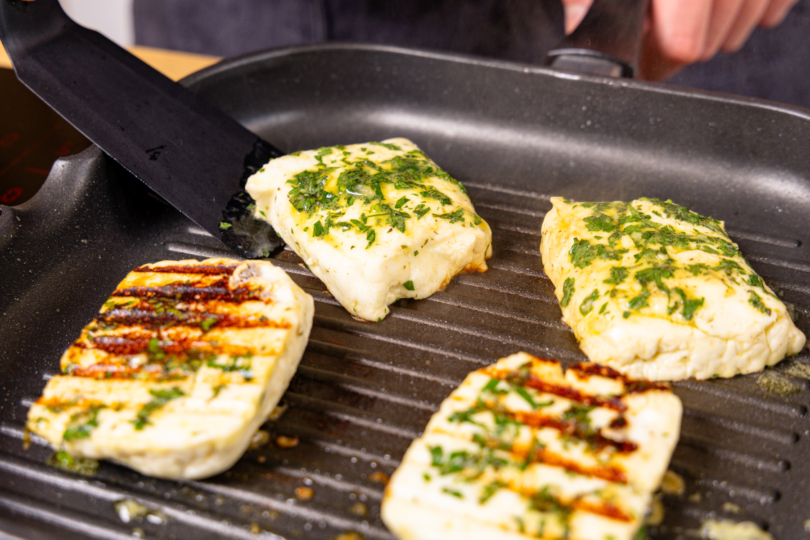 Halloumi beidseitig grillen