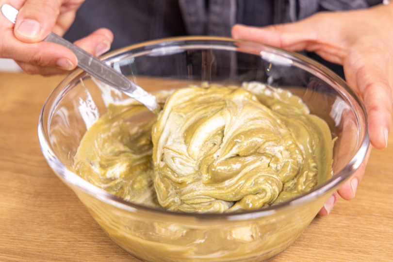 Pistaziencreme und Quark verrühren