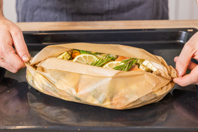 Lachs mit Gemüse im Backpapier