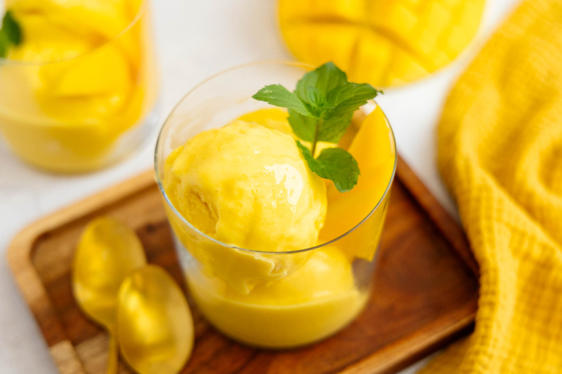 Mango Eis selber machen: Rezept ohne Eismaschine
