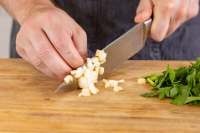 Knoblauch hacken