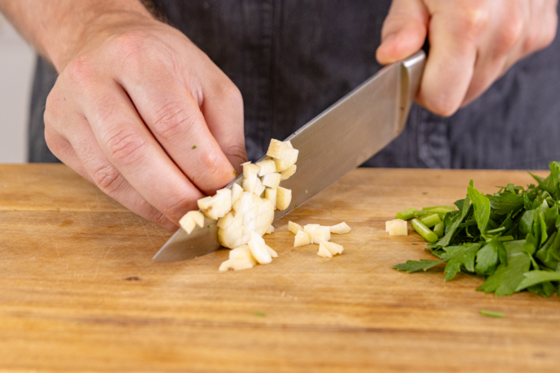 Knoblauch hacken