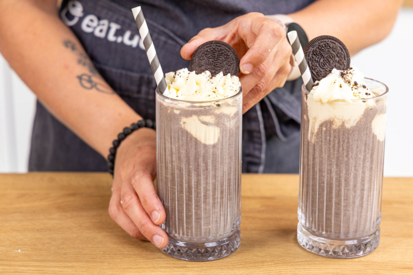 Oreo-Milchshake dekorieren