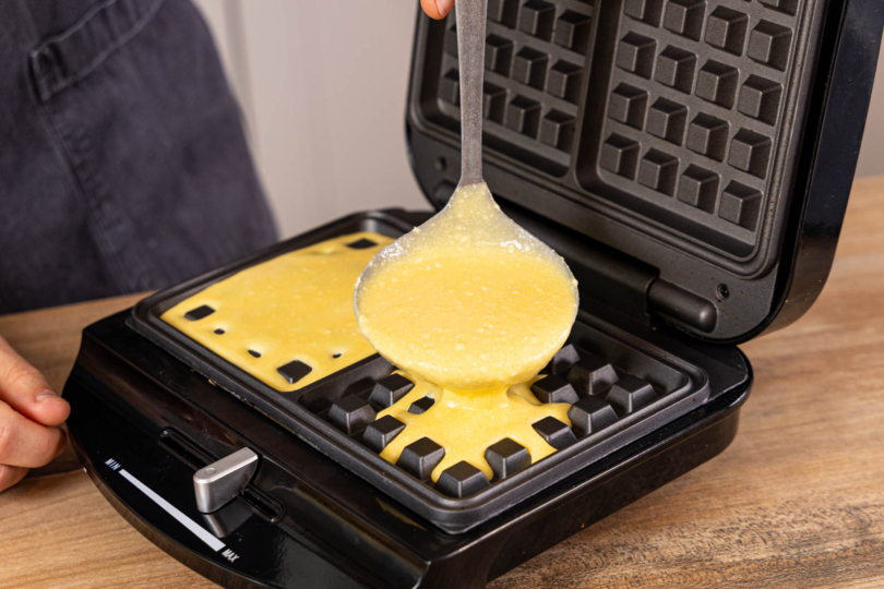 Protein Waffeln im Waffeleisen ausbacken