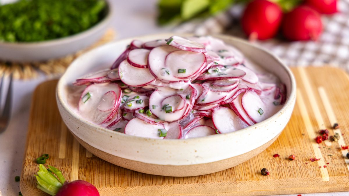 Radieschensalat mit Joghurt: cremig & lecker
