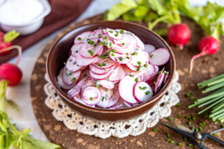 Radieschensalat mit Sahne nach Omas Rezept