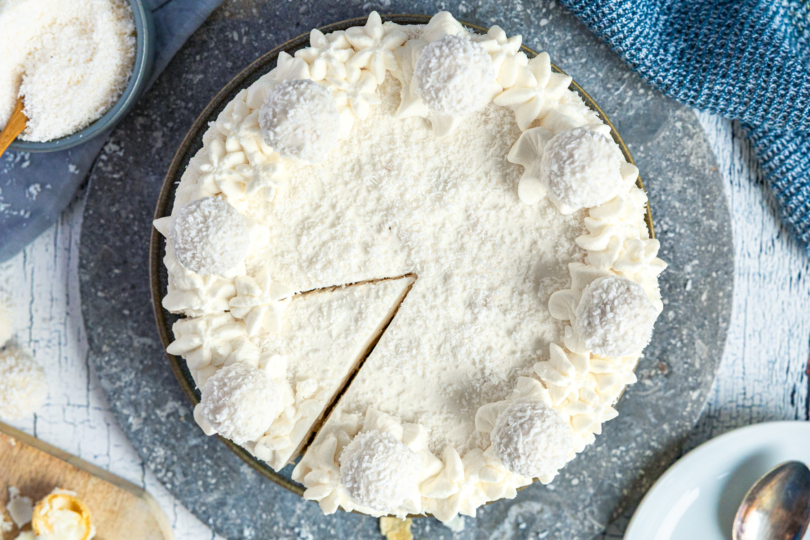 Raffaello®-Torte ohne backen frisch angeschritten