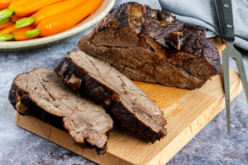 Saftiger Rinderbraten im Bratschlauch angeschnitten