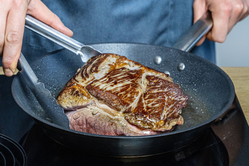 Fleisch scharf anbraten