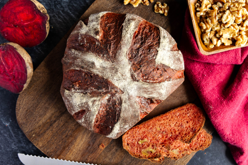 Rote Bete-Brot top-down