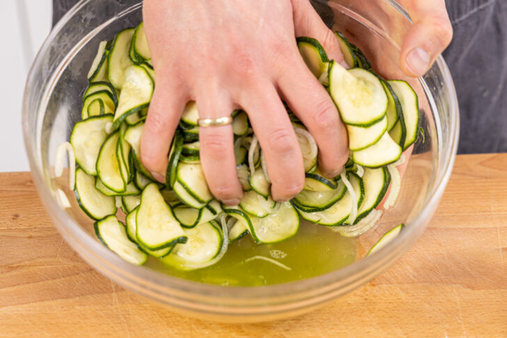 Zucchini wässern
