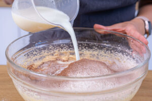 Buttermilch dazugeben