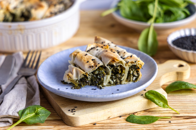 Spanakopita: Griechischer Spinatstrudel