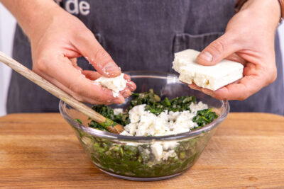 Feta dazu bröseln