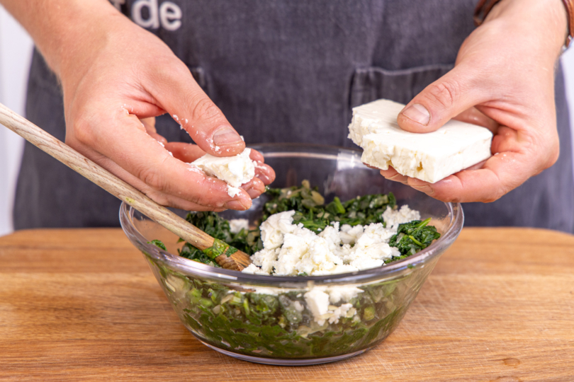 Feta dazu bröseln