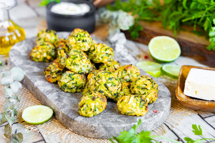 Zucchini-Feta-Bällchen aus dem Ofen