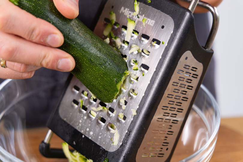 Zucchini raspeln