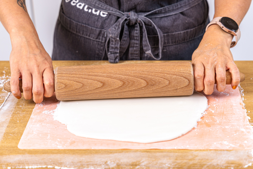 Fondant kreisförmig ausrollen
