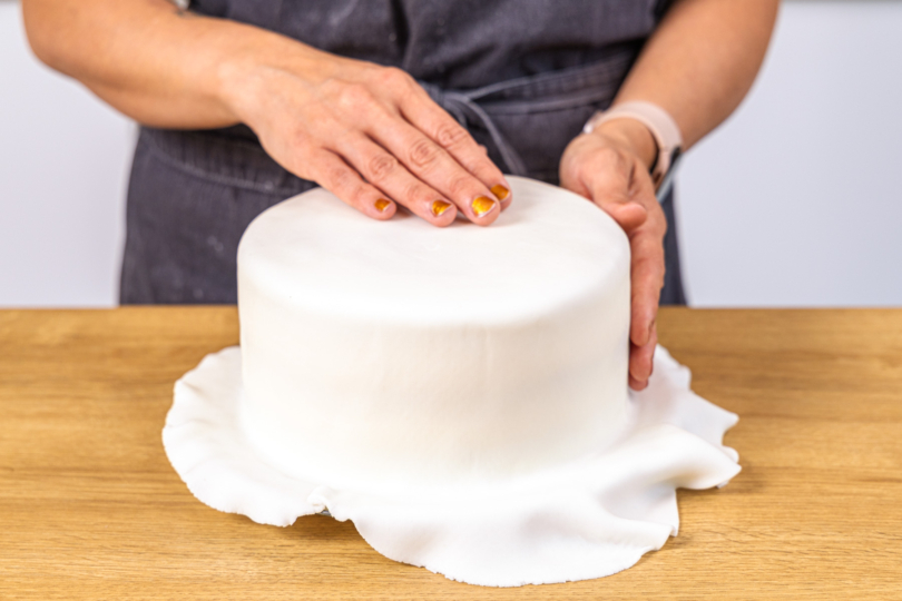 Torte mit Fondant eindecken