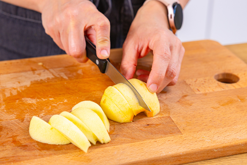 Apfel in Spalten schneiden